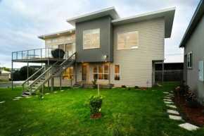 Ocean Loft - Oceanview ~Pet Friendly ~ Free Wifi Apollo Bay